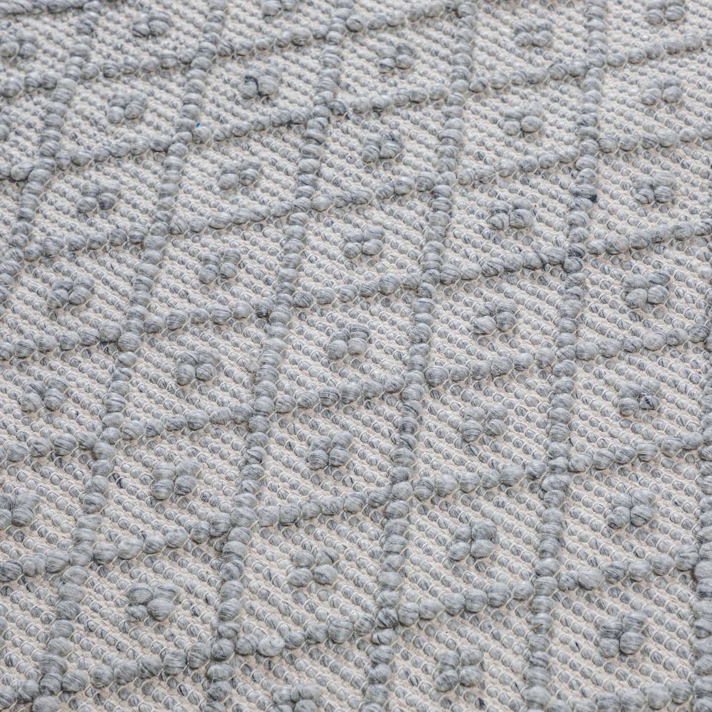 Millow - 8' X 10' Area Rug - Silver